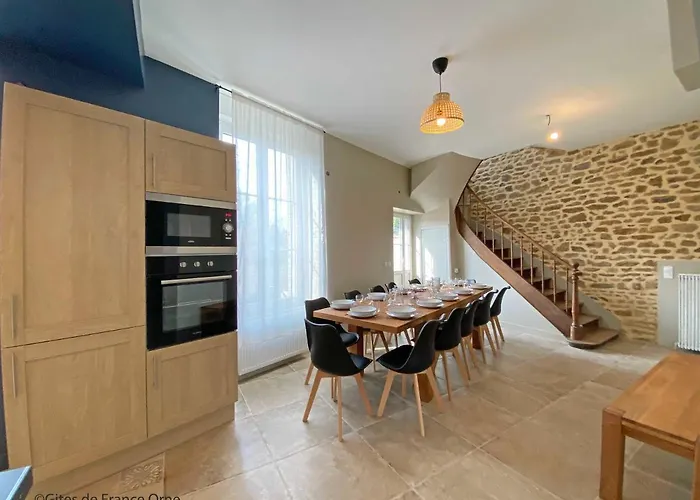 Holiday home De La Poste Saint-Fraimbault-sur-Pisse