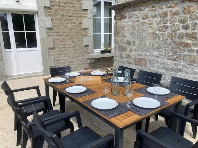 De La Poste Holiday home Saint-Fraimbault-sur-Pisse